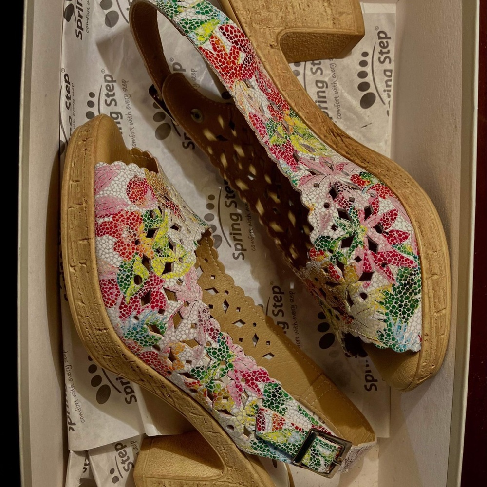 Spring Step Lovelyness Platforms - Picture 5 of 7